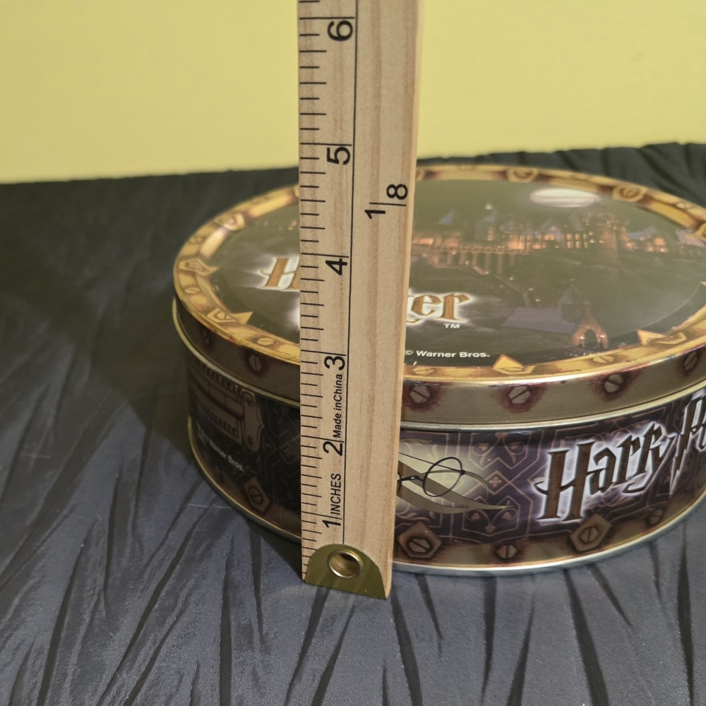 Harry Potter Themed Food Storage Tin - Picture 5 of 5